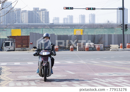 food delivery male courier riding motorcycle, scooter to deliver orders food delivery male courier riding motorcycle, scooter to deliver orders 77913276