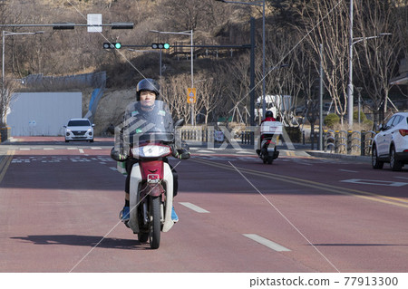 food delivery male courier riding motorcycle, scooter to deliver orders food delivery male courier riding motorcycle, scooter to deliver orders 77913300