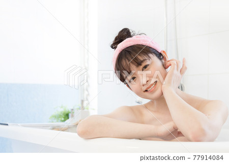 Bath time young woman 77914084