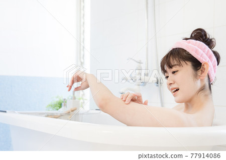 Bath time young woman 77914086