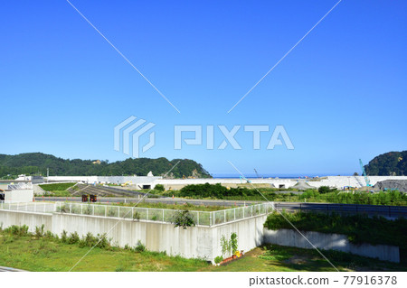 2020年夏天從三陸鐵道宮古站和富代站之間的車窗看風景 2020年夏天從三陸鐵道宮古站和富代站之間的車窗看風景 77916378