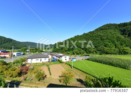 2020年夏天從三陸鐵道宮古站和富代站之間的車窗看風景 2020年夏天從三陸鐵道宮古站和富代站之間的車窗看風景 77916387