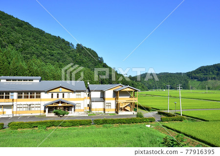 2020年夏天從三陸鐵道宮古站和富代站之間的車窗看風景 77916395