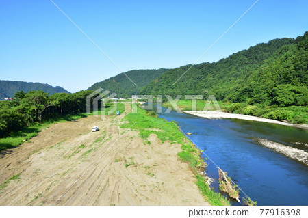 Scenery from the train window between Miyako Station and Fudai Station on the Sanriku Railway in the summer of 2020 Scenery from the train window between Miyako Station and Fudai Station on the Sanriku Railway in the summer of 2020 77916398
