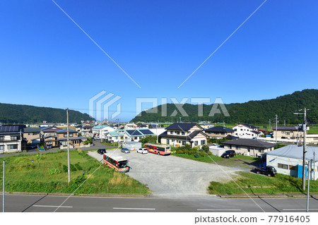 2020年夏天從三陸鐵道宮古站和富代站之間的車窗看風景 2020年夏天從三陸鐵道宮古站和富代站之間的車窗看風景 77916405