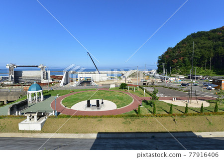 2020年夏天從三陸鐵道宮古站和富代站之間的車窗看風景 2020年夏天從三陸鐵道宮古站和富代站之間的車窗看風景 77916406