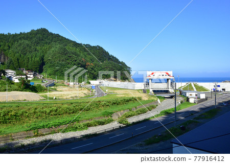 2020年夏天從三陸鐵道宮古站和富代站之間的車窗看風景 77916412