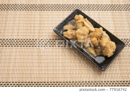 Sleet boiled chicken and king trumpet Sleet boiled chicken and king trumpet 77916742