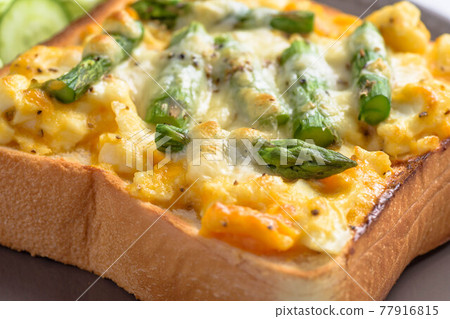 Egg cheese toast 77916815
