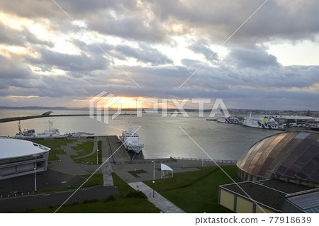 Ferry to Rishiri / Rebun Island waiting for the sunrise and departure of Wakkanai Port 77918639