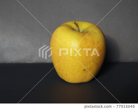 yellow apple fruit food 77918848