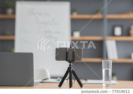 Distance education, new normal and social distancing Distance education, new normal and social distancing 77919012