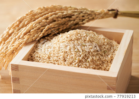 Brown rice served in a bath 77919213