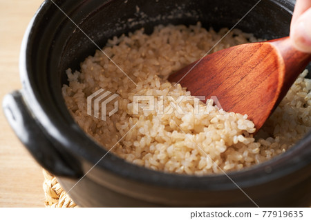 Brown rice served in a bowl 77919635