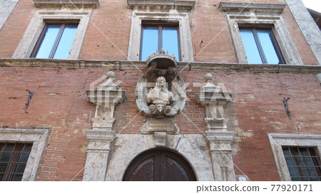 Historical detail 77920171