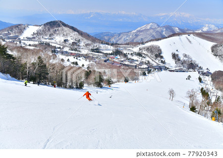 一之瀨家滑雪場前坡/北阿爾卑斯山，俯瞰妙高山（志賀高原）[2021.3] 77920343