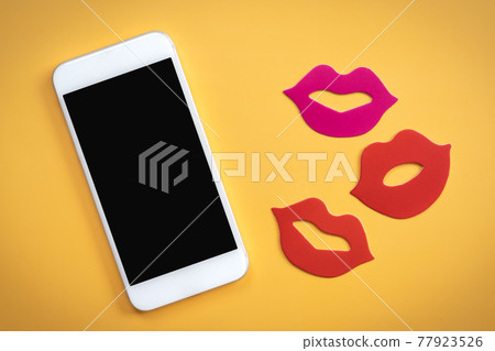 Scandal, female relations, SNS | Smartphone and 3 lips 77923526