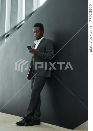 African American Businessman Using Phone 77923969