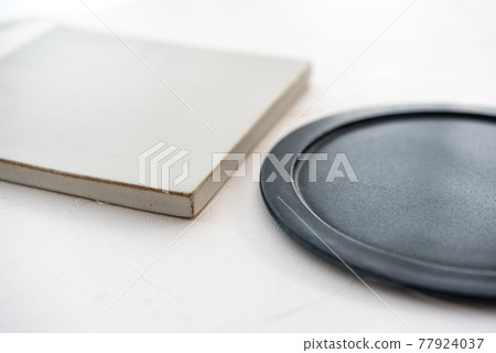 Kasama-yaki white and black plates Kasama-yaki white and black plates 77924037