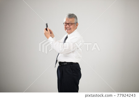 Businessman smartphone senior Businessman smartphone senior 77924243