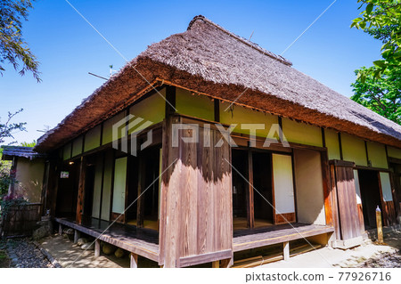 An old folk house with a fire in the hearth of Jidayubori Park Minkaen An old folk house with a fire in the hearth of Jidayubori Park Minkaen 77926716
