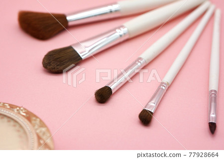化妝刷和粉底 化妝刷和粉底 77928664