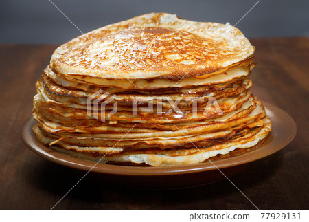 stack of pancakes 77929131