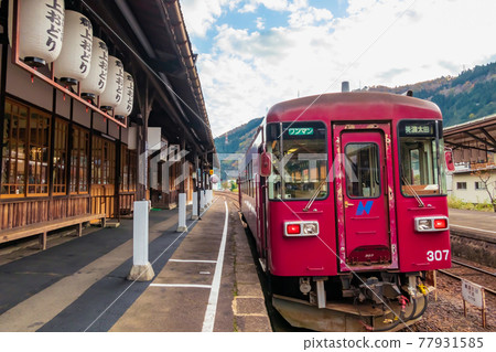 充滿復古昭和氛圍的郡上八幡站 <岐阜縣郡上市> 77931585