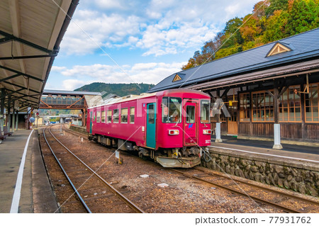 充滿復古昭和氛圍的郡上八幡站 <岐阜縣郡上市> 77931762