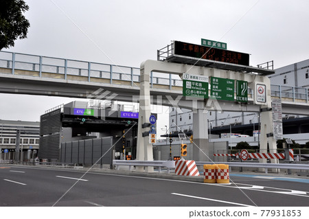 Heiwajima entrance tollhouse on the Shuto Expressway No. 1 Haneda Line up line 77931853