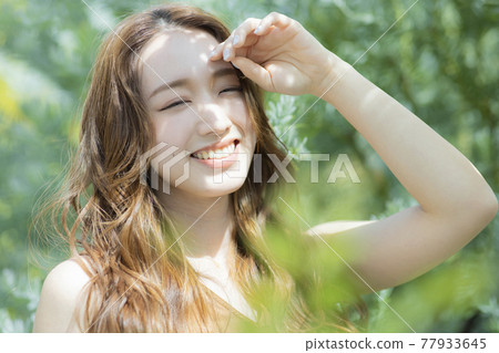 女人笑著微笑美麗 女人笑著微笑美麗 77933645