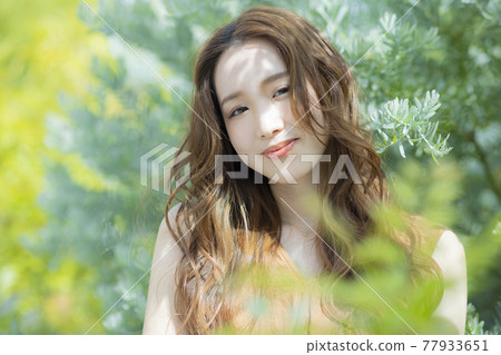 女人笑著微笑美麗 女人笑著微笑美麗 77933651