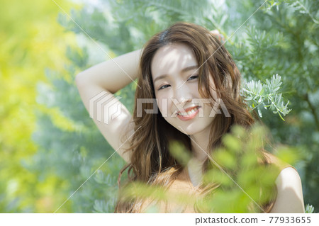 女人笑著微笑美麗 女人笑著微笑美麗 77933655