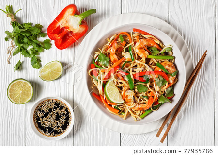 pad thai noodles with prawns, carrots, red pepper 77935786