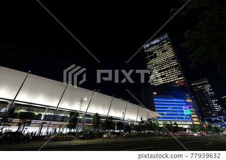 Tokyo Station Yaesu Exit Granroof and Daimaru Tokyo 77939632