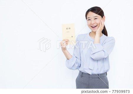 A business woman in her thirties who is surprised with a smile A business woman in her thirties who is surprised with a smile 77939973
