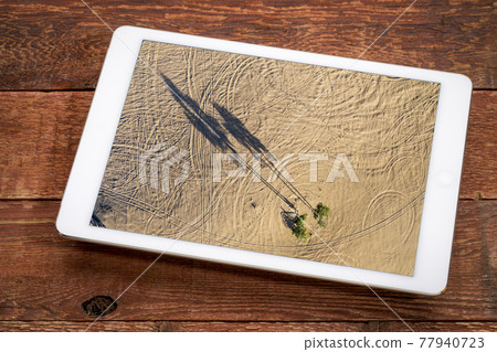 aerial desert landscape 77940723
