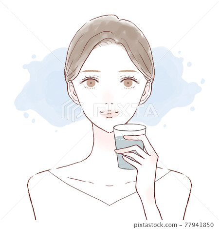 一個女人喝水 77941850
