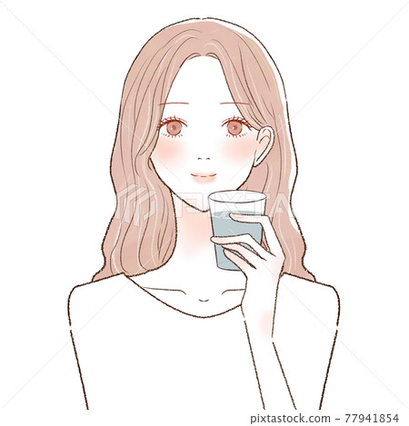 一個女人喝水 77941854