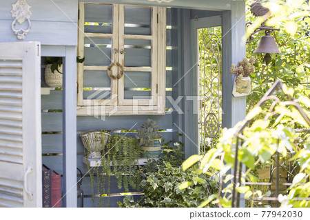 Gardening image Fashionable handmade display shelf 77942030