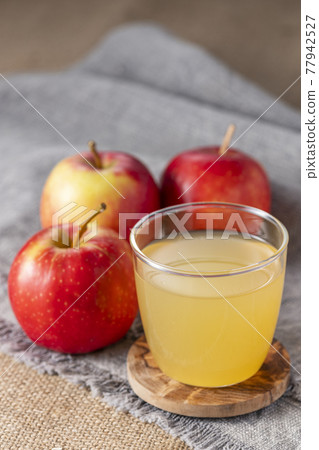 Apple juice Apple juice 77942527