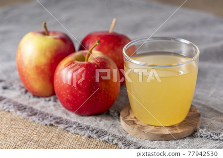 Apple juice Apple juice 77942530