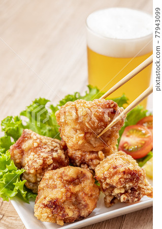 炸雞和啤酒 炸雞 77943099