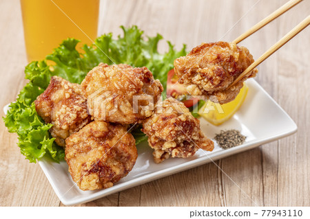 炸雞和啤酒 炸雞 77943110