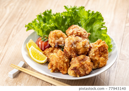Deep-fried chicken 77943140