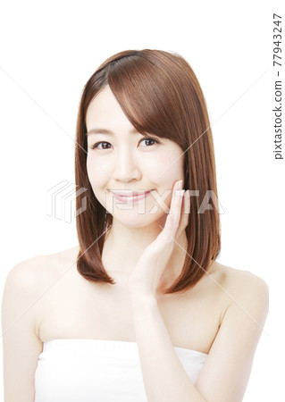 Female beauty 77943247