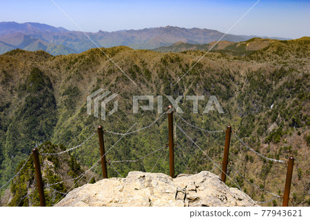 A superb view from Odaigahara, Nara Prefecture, Japan, a distant view of Mt. Omine A superb view from Odaigahara, Nara Prefecture, Japan, a distant view of Mt. Omine 77943621