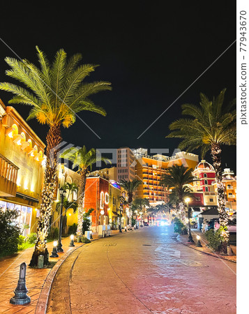 美濱町度假村美國村夜景（沖繩縣北谷町） 77943670