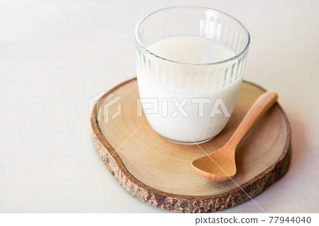 Old-fashioned sweet sake made only with rice bran 77944040