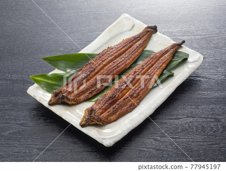 烤鰻魚的鰻魚 77945197